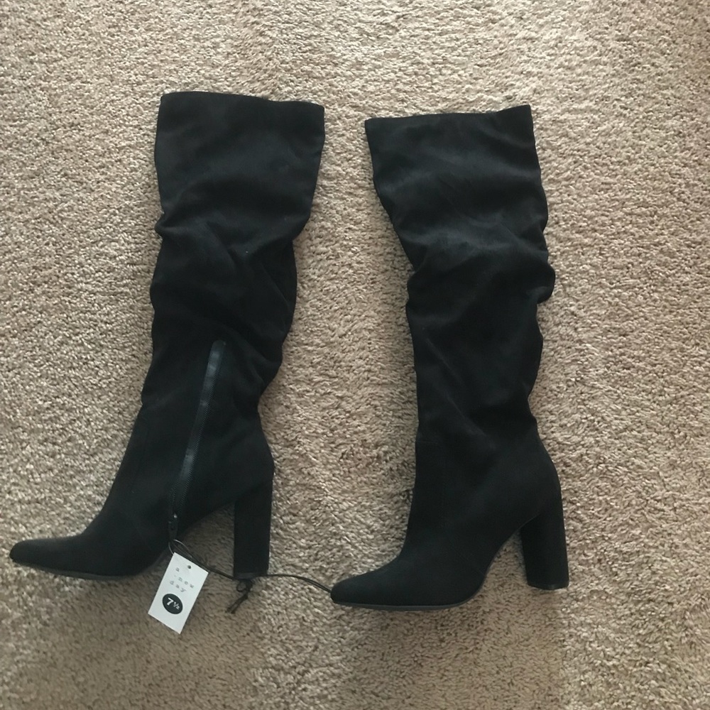 Black knee/thigh high boots